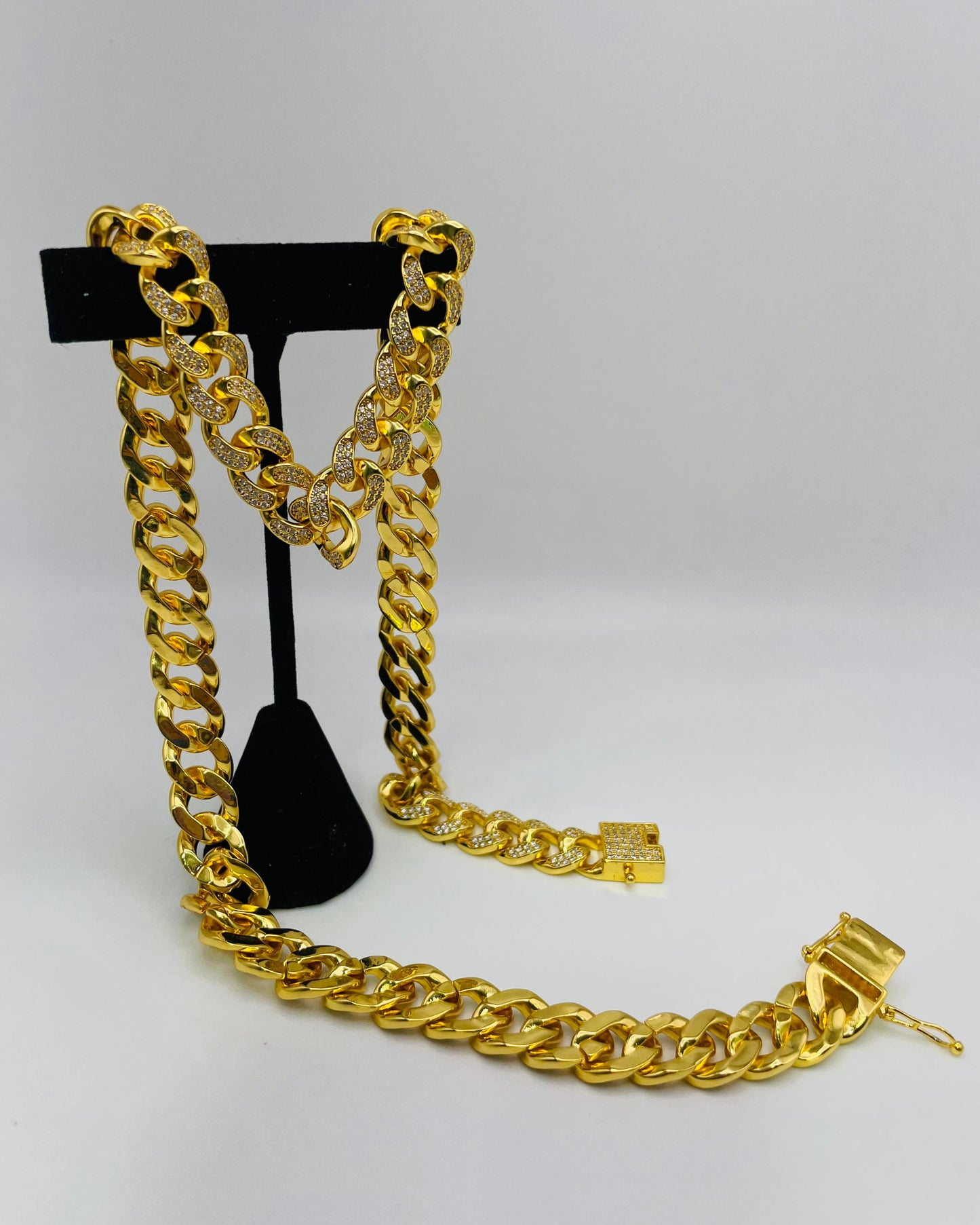 Cuban Chain - Gold w/ Stones