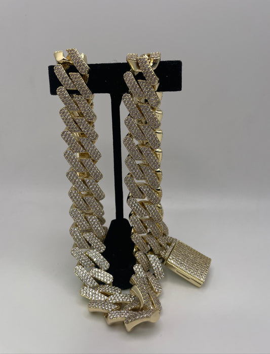 Flat Cuban Chain - Gold w/ Stones