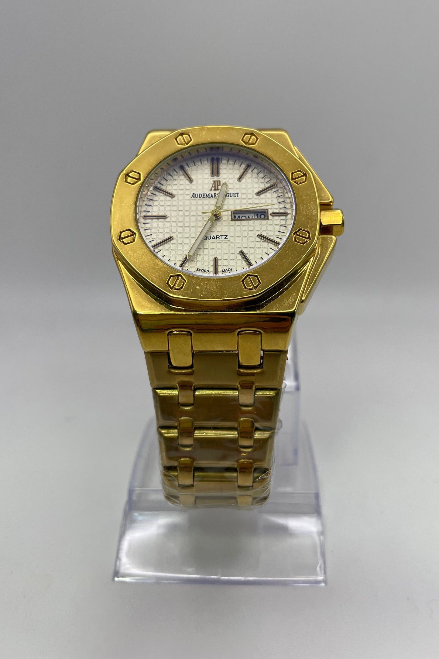 AP - Gold w/ White Dial